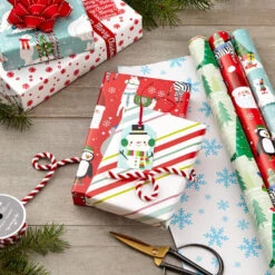 Hallmark Sales -Hallmark Sales Kids Reversible Christmas Gift Wrap Assortment 5JXW1073 02